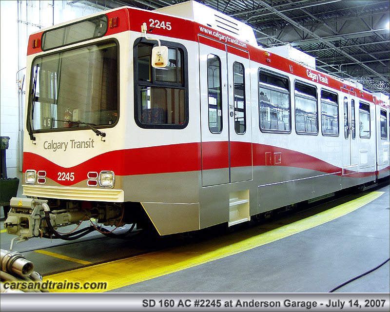 New color scheme for Calgary Transit's bus and LRT fleet