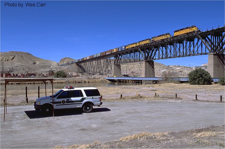 UP Rio Grande bridge, NW of El Paso