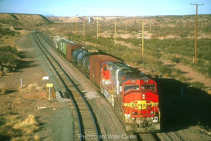 BNSF westbound LNMX0041 arrives at Rincon, NM