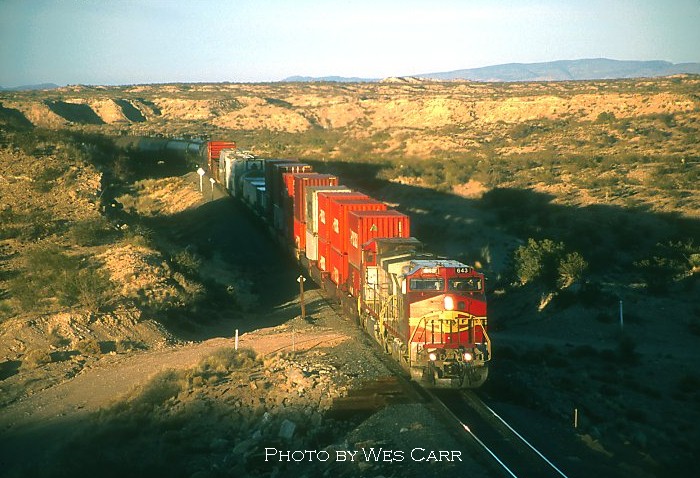 BNSF westbound MBELELP approaches Rincon, NM