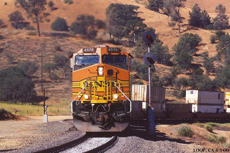 BNSF 4576 crests Tehachapi's Loop eastbound on 6-3-00.