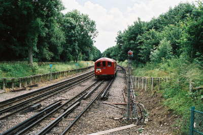 Approaching Ickenham from Hillingdon