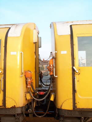 Detail of the electrical and air connections between the two DMC's