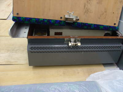 Transverse seat heater