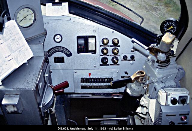 di3623_controlstand_andalsnes_19930711_lhb.jpg