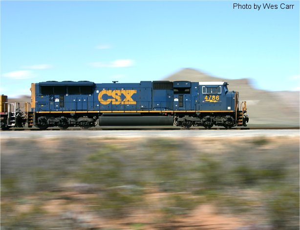 CSX 4786 races through Van Horn, TX