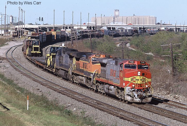 BNSF 746 southbound at Saginaw yard