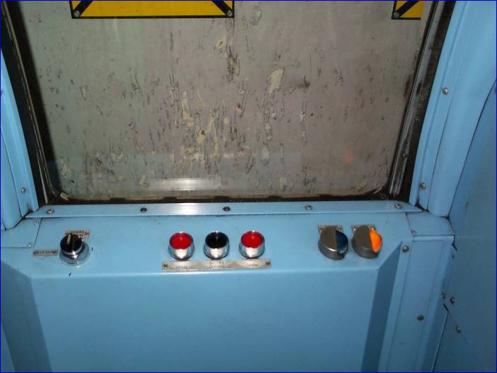 67 TS refurb door controls.jpg (35691 bytes)