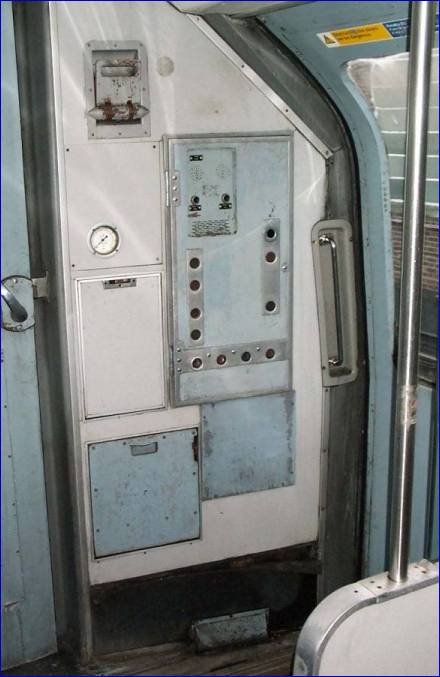 72 TS Guard Controls No2 Side 72133.jpg (39744 bytes)