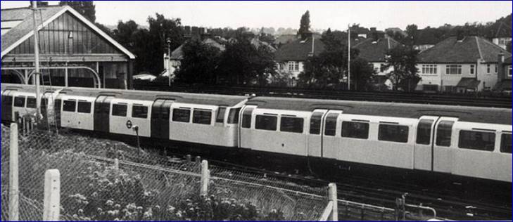 72 TS I & II in train bw.jpg (42767 bytes)