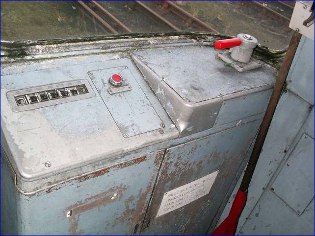 72 TS Offside Console orig 72127.jpg (50547 bytes)