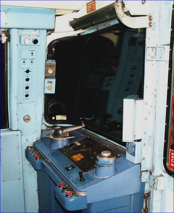 72 TS Refurb Drivers Desk OPO 722.jpg (60002 bytes)
