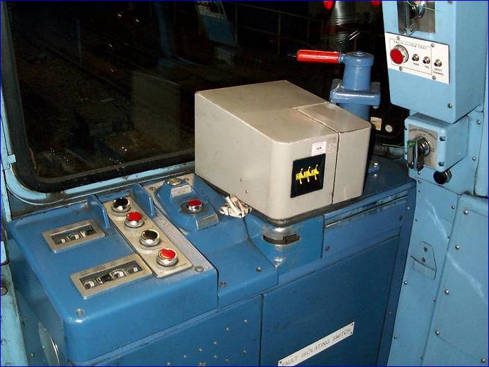 72 TS Refurb Offside controls OPO 722.jpg (52418 bytes)