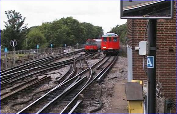 A and 73 TS at Rayners Lane.JPG (47780 bytes)