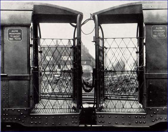LER gate ends.jpg (41650 bytes)