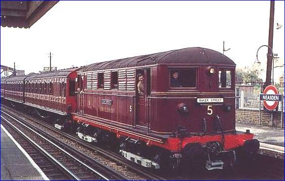 Met loco at NN.jpg (38606 bytes)