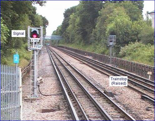 Ruislip Manor st.JPG (49145 bytes)