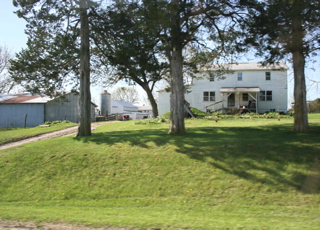 200%20Bustrip%20Amish%20farm.jpg